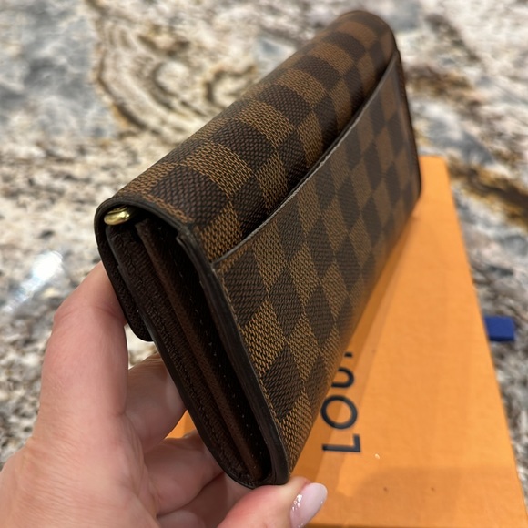 LV Sarah wallet - Picture 8 of 17